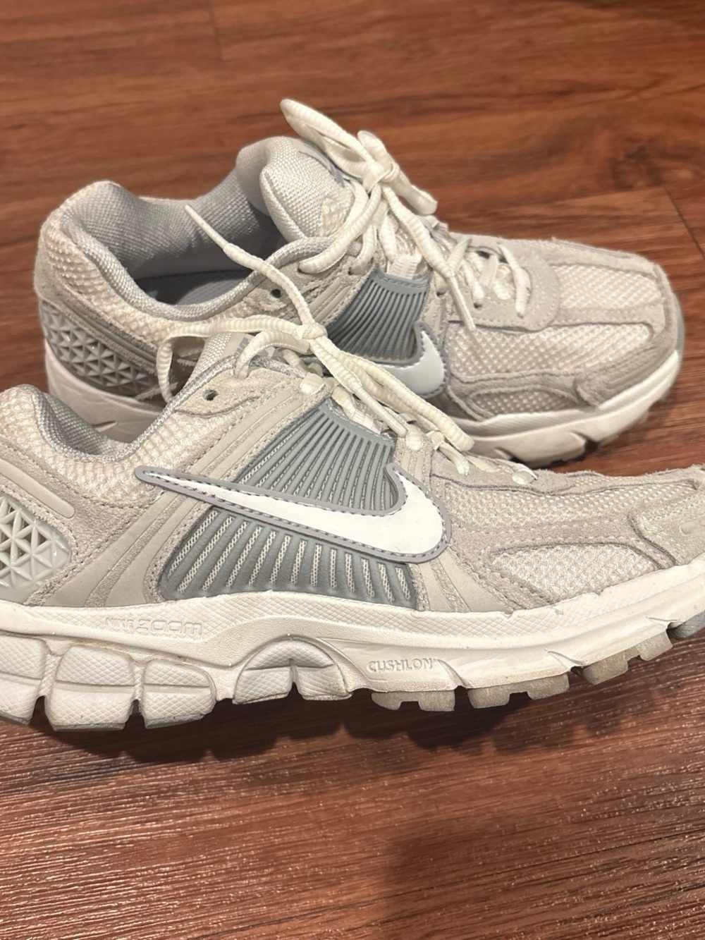 Nike Zoom Vomero 5 - White and Light Gray